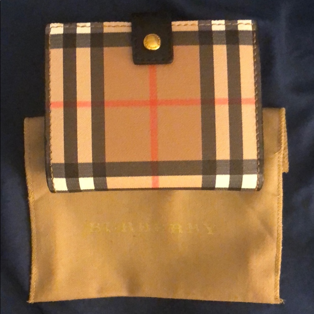 BURBERRY “Lakeside Vintage CHK” wallet.